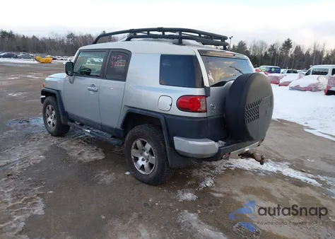 2007 Toyota Fj Cruiser z USA, uszkodzony, nr VIN JTEBU11F570075594